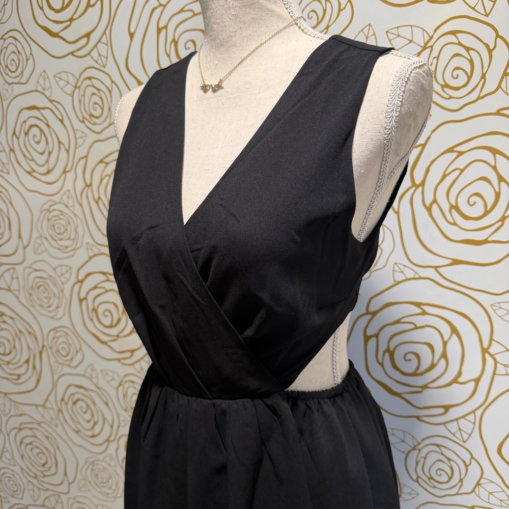 NWT Entro Classic Black V-Neck Sleeveless Cut Out little black dress